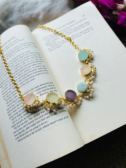 RAW STONE PEARL NECKPIECE
