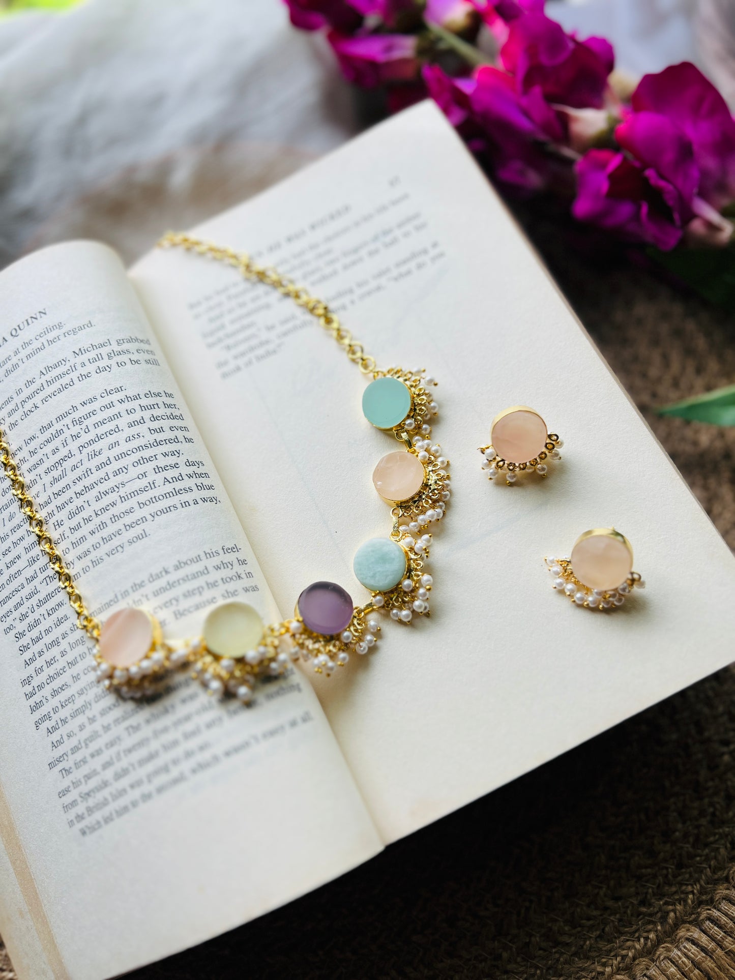 RAW STONE PEARL NECKPIECE