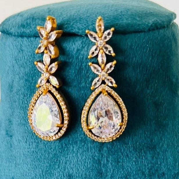 MRIDU DIAMOND STONE NECKLACE - Neckpiece