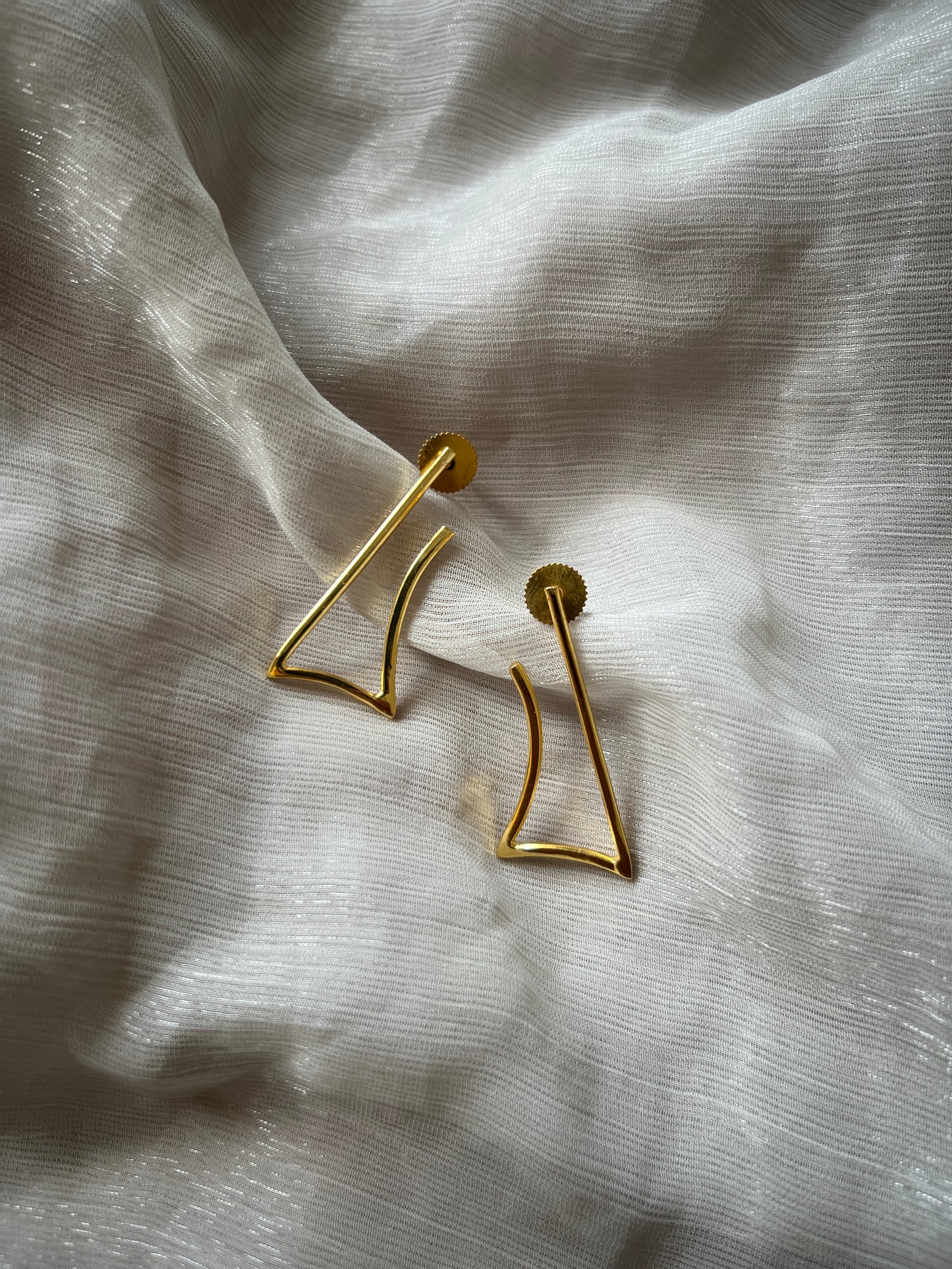 Geometric Golden CURVE EARRING