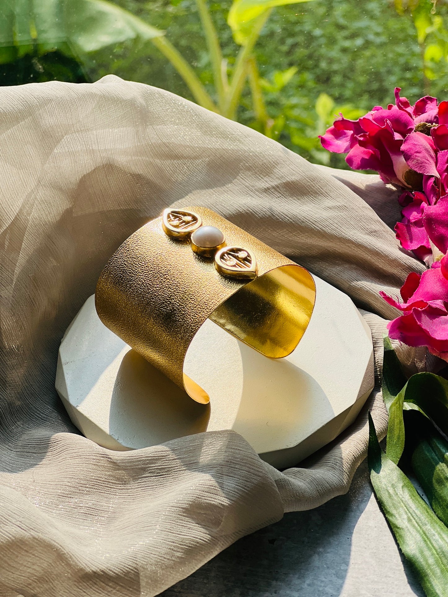 Regal Pearl Crest Cuff Bangle