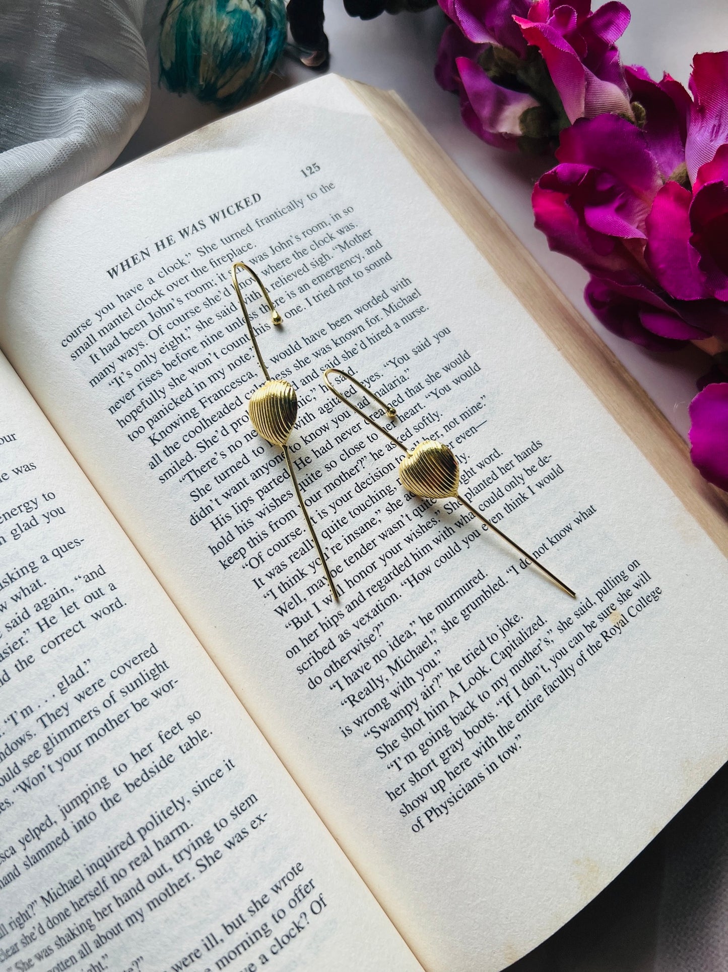 Golden Embrace Ear Cuff