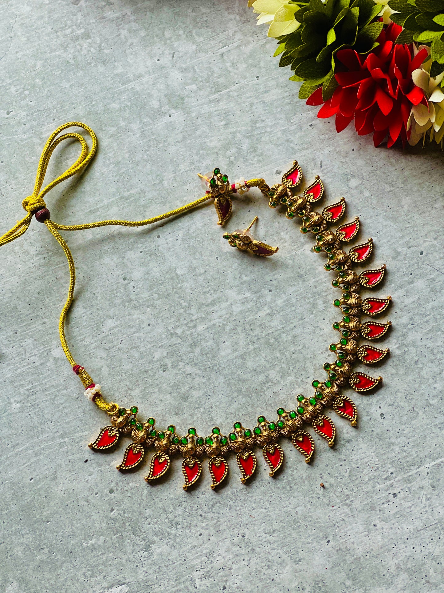 Sindhoora Elakka Choker