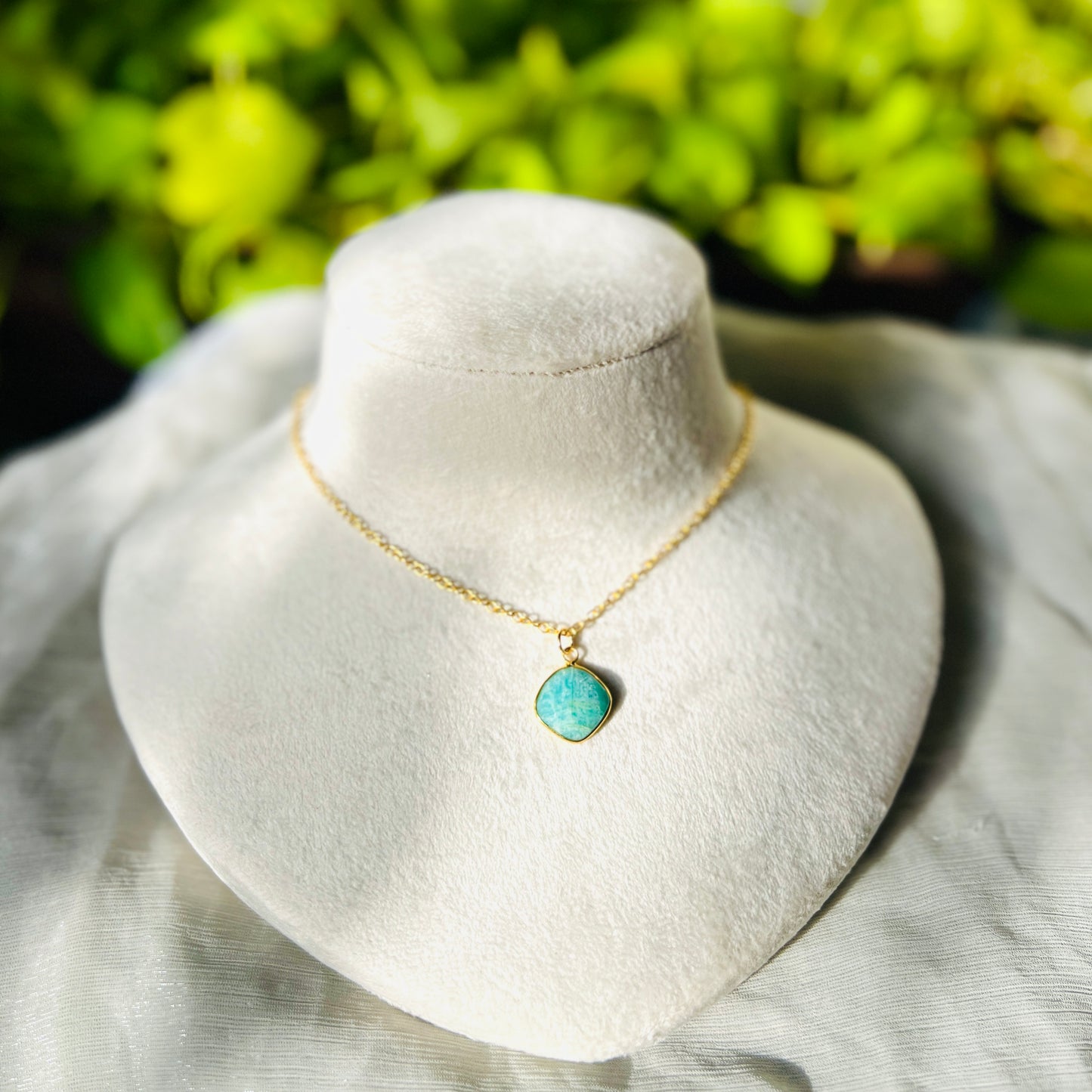 QUIENCE PENDANT STONE NECKPIECE - Neckpiece