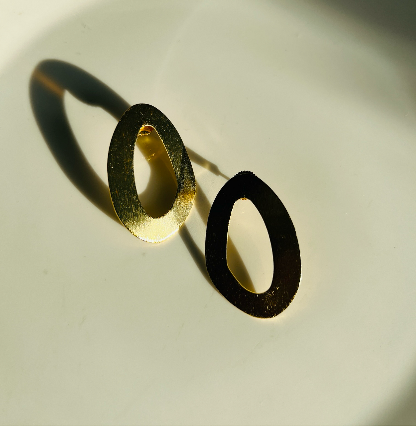 OVAL GOLDEN EARRING - Earrings