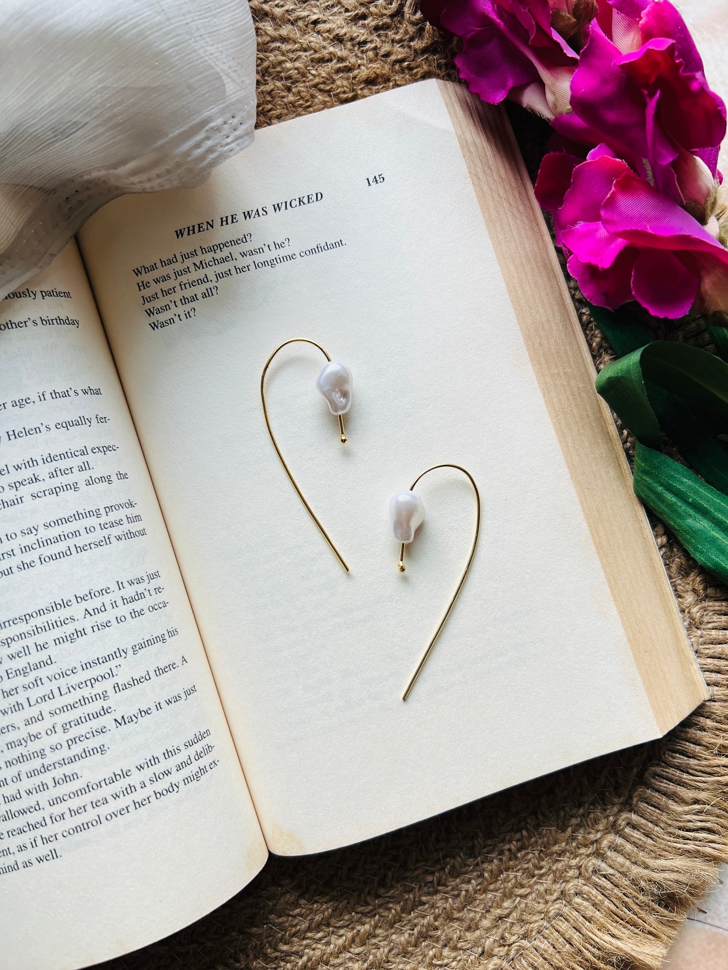 Soft Glow Pearl Earrings