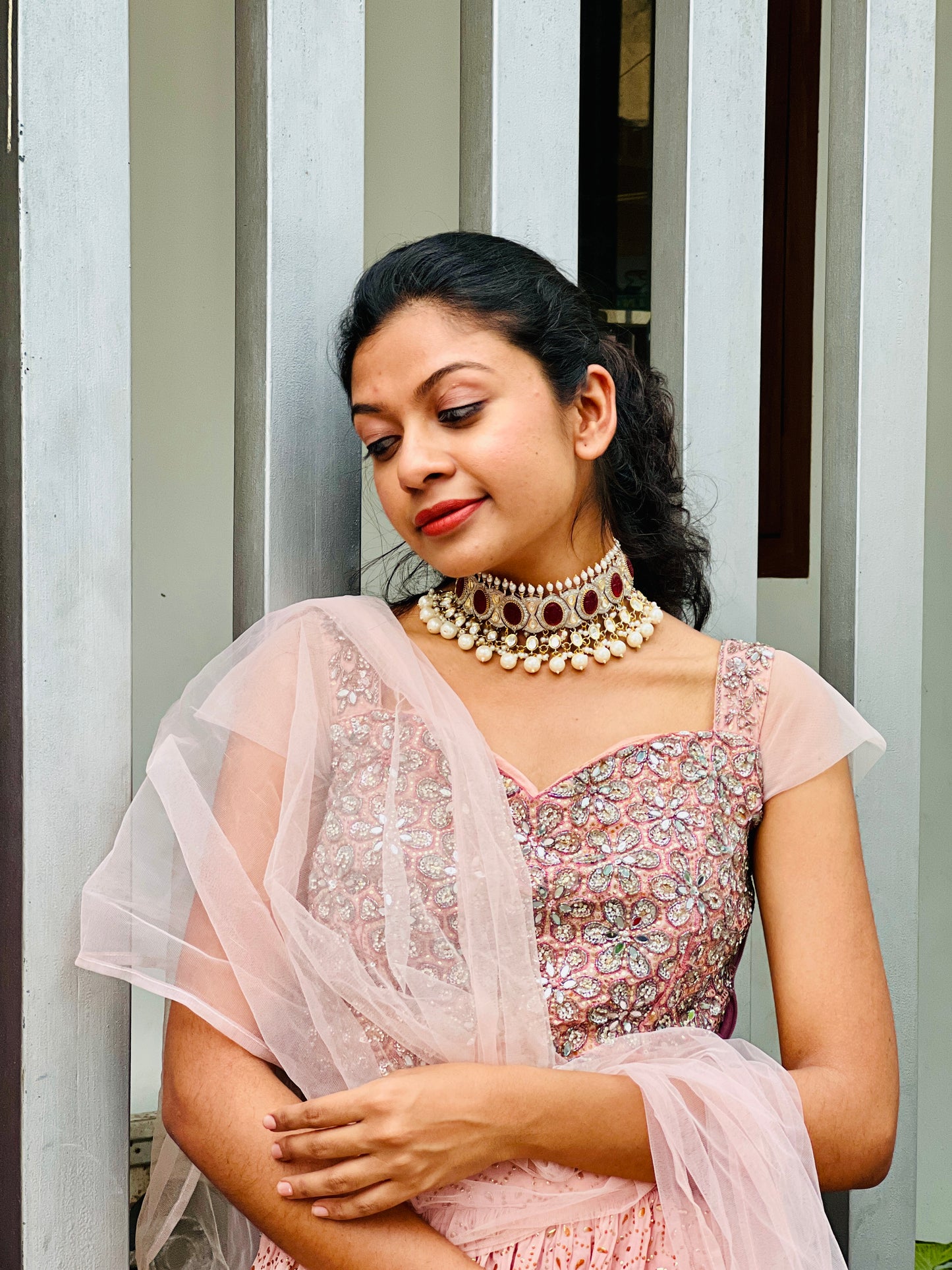 EESHAH MEHANDI STONE PEARL CHOKER - Neckpiece
