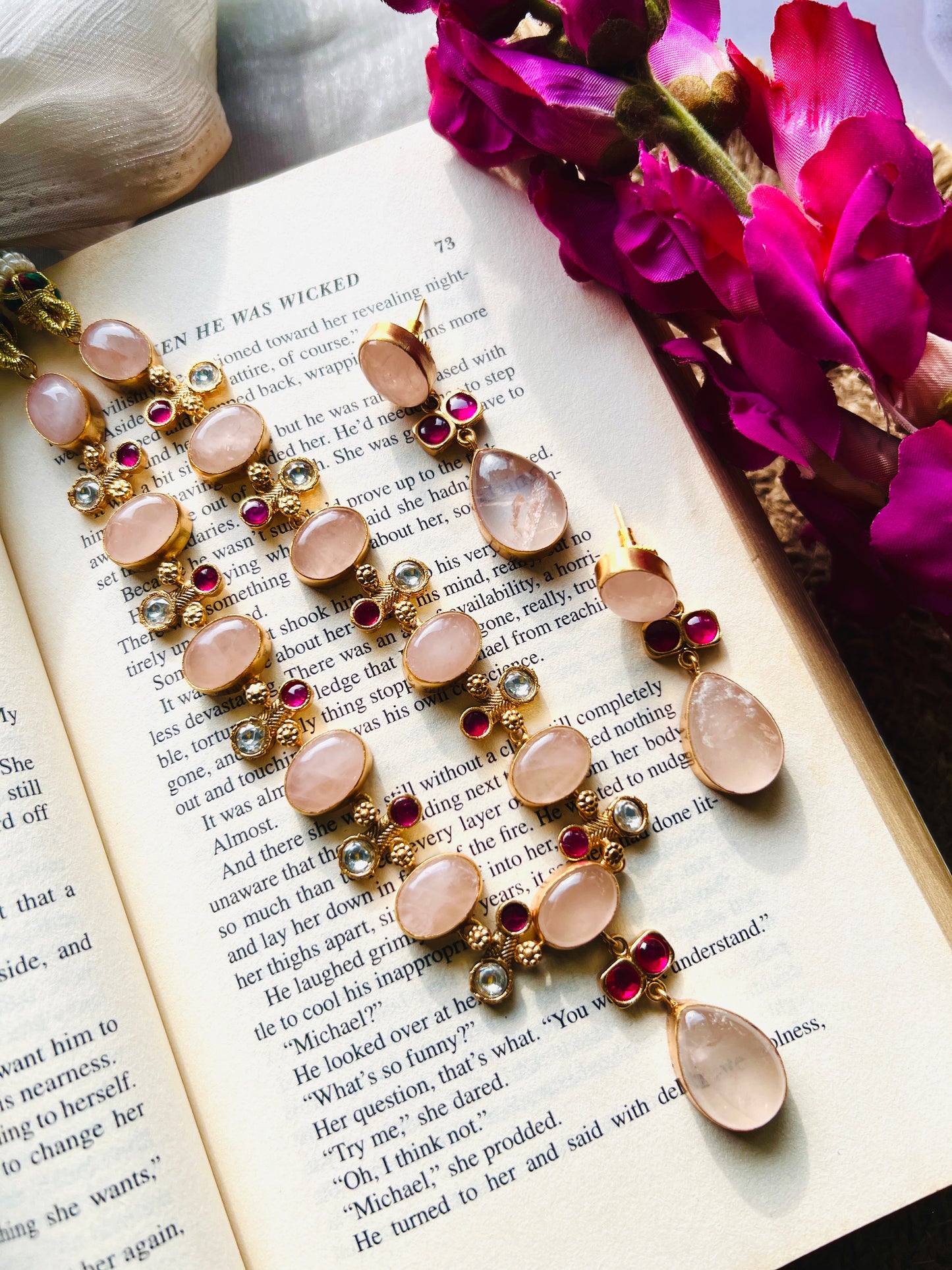 Isla Gulabi Necklace Set