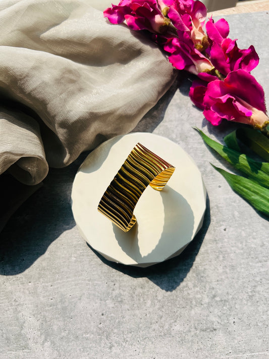 Golden Wave Sculpt Cuff