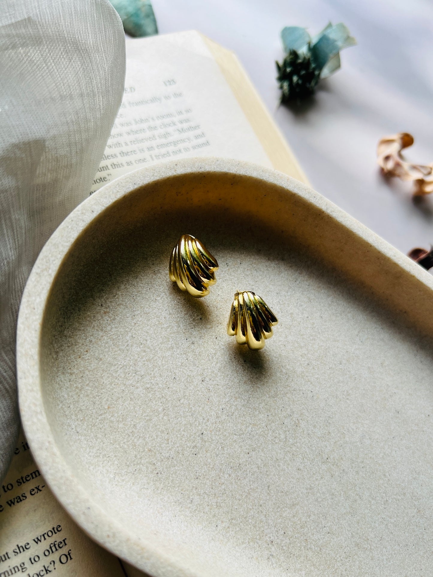 Lustre Luxe Studs