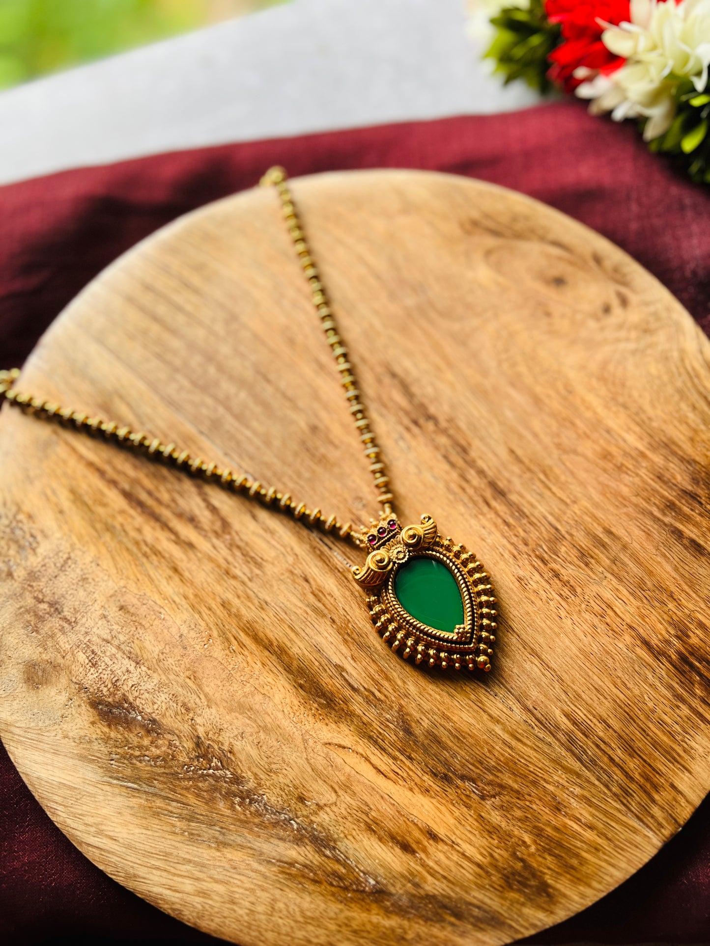Marathakam Thumbi Neckpiece