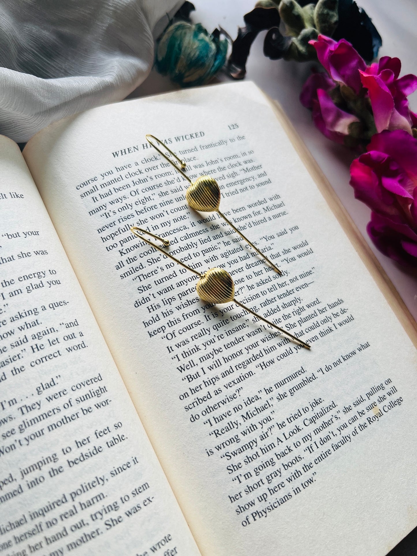 Golden Embrace Ear Cuff