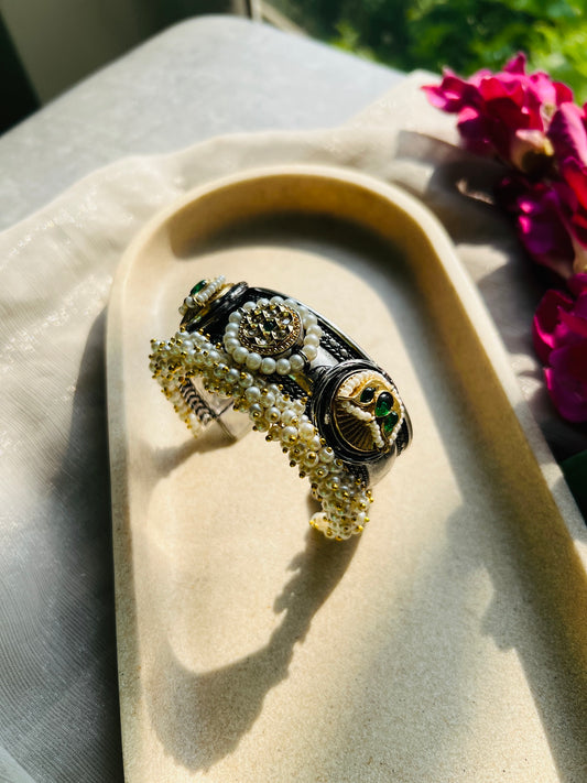 Rajvanshi Emerald Kundan Pearl Kada