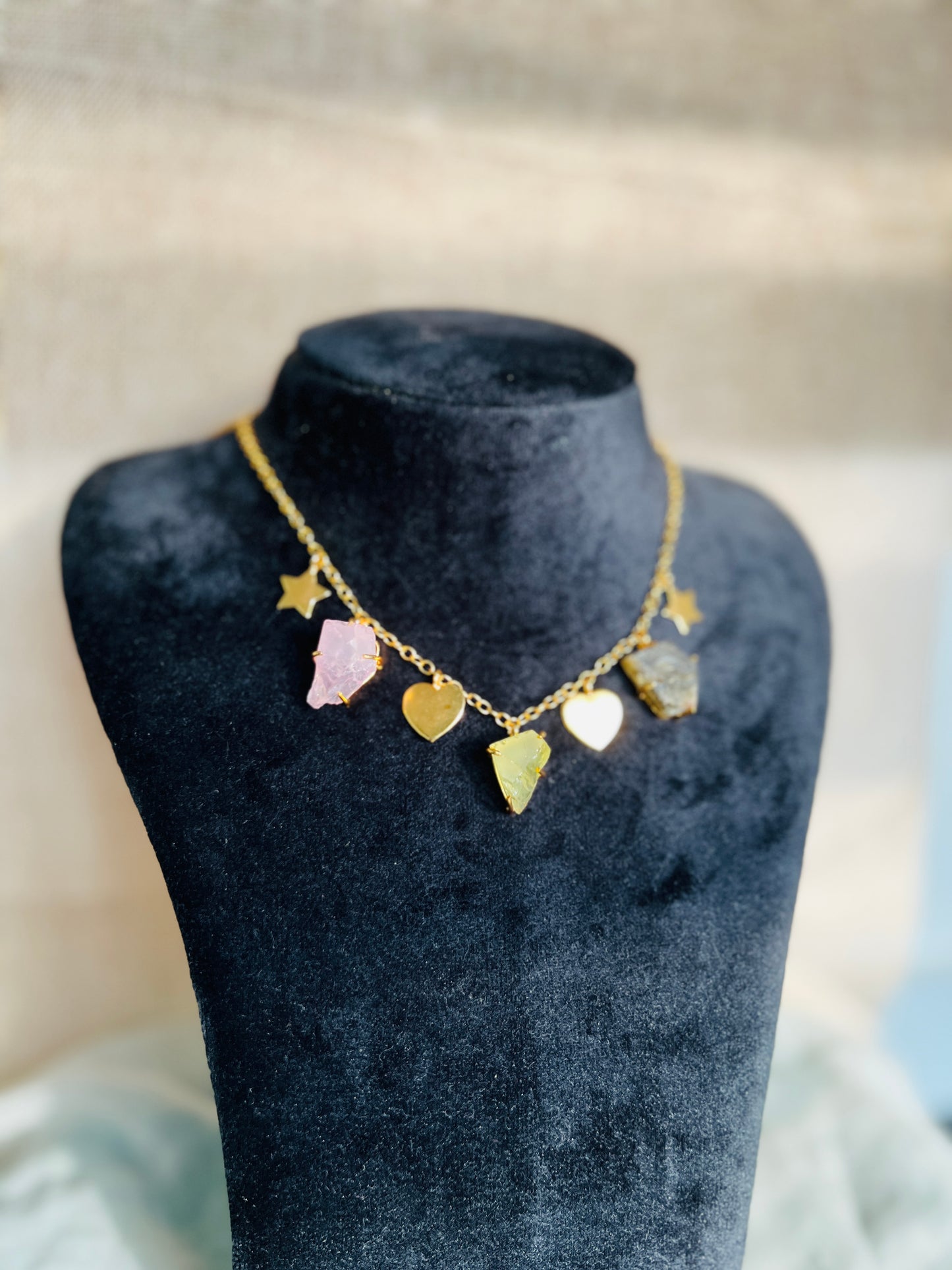 ALVARA NATURAL STONE NECKPIECE - Neckpiece