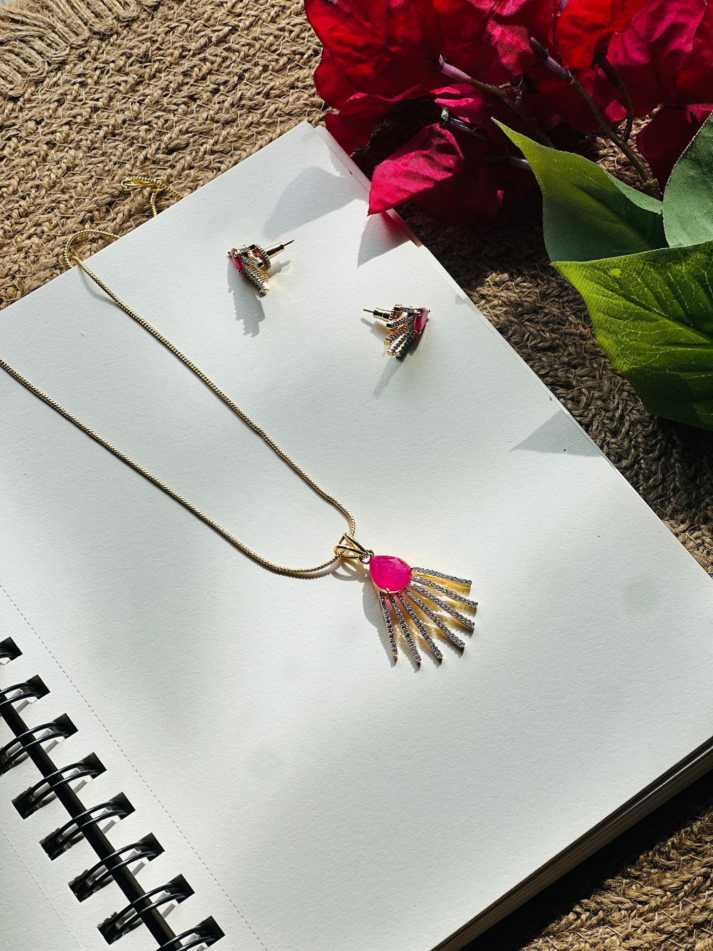 Aira Luxe Pendant Neckchain