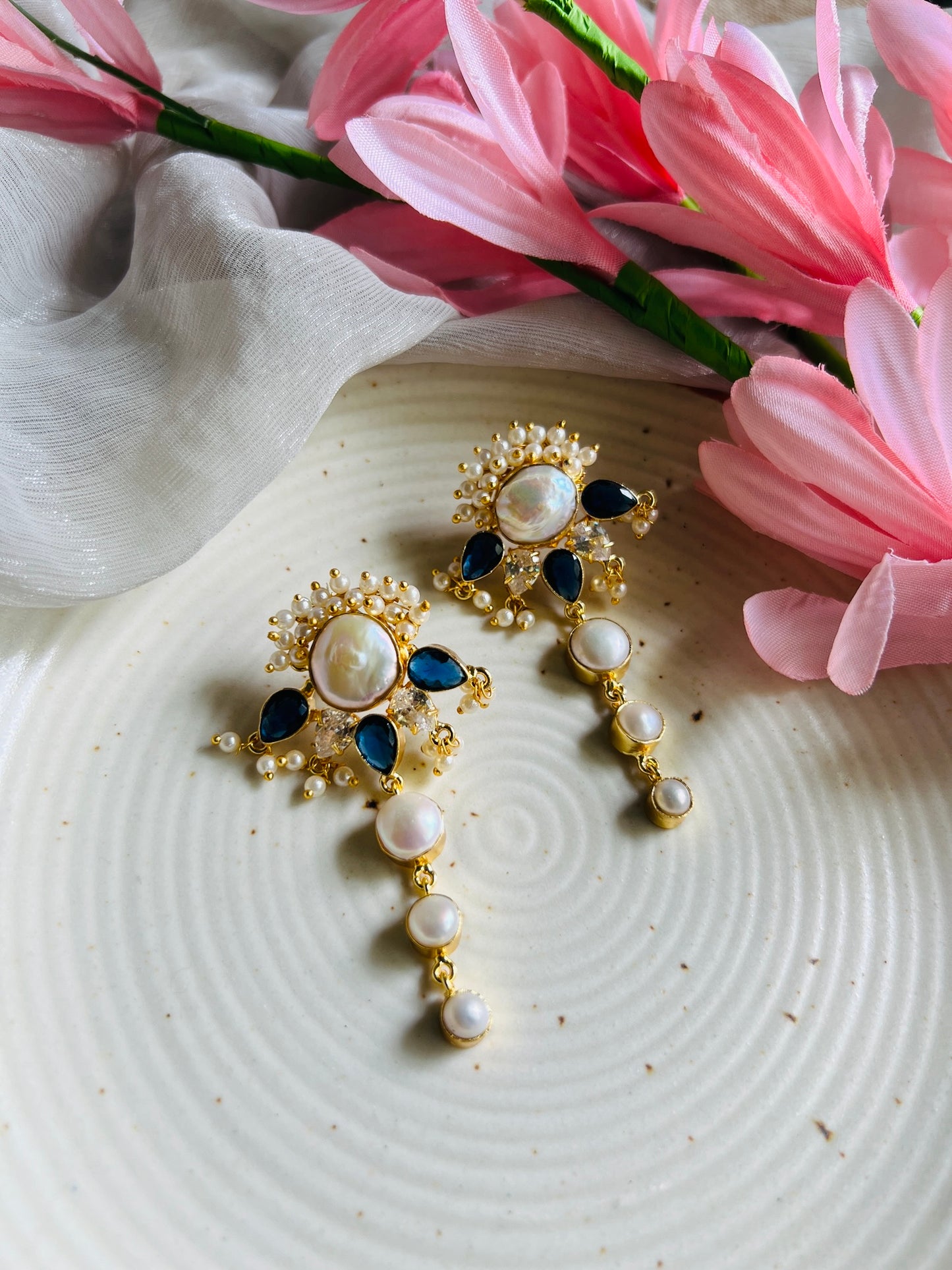 AMBAL PEARL DROPS - Earrings