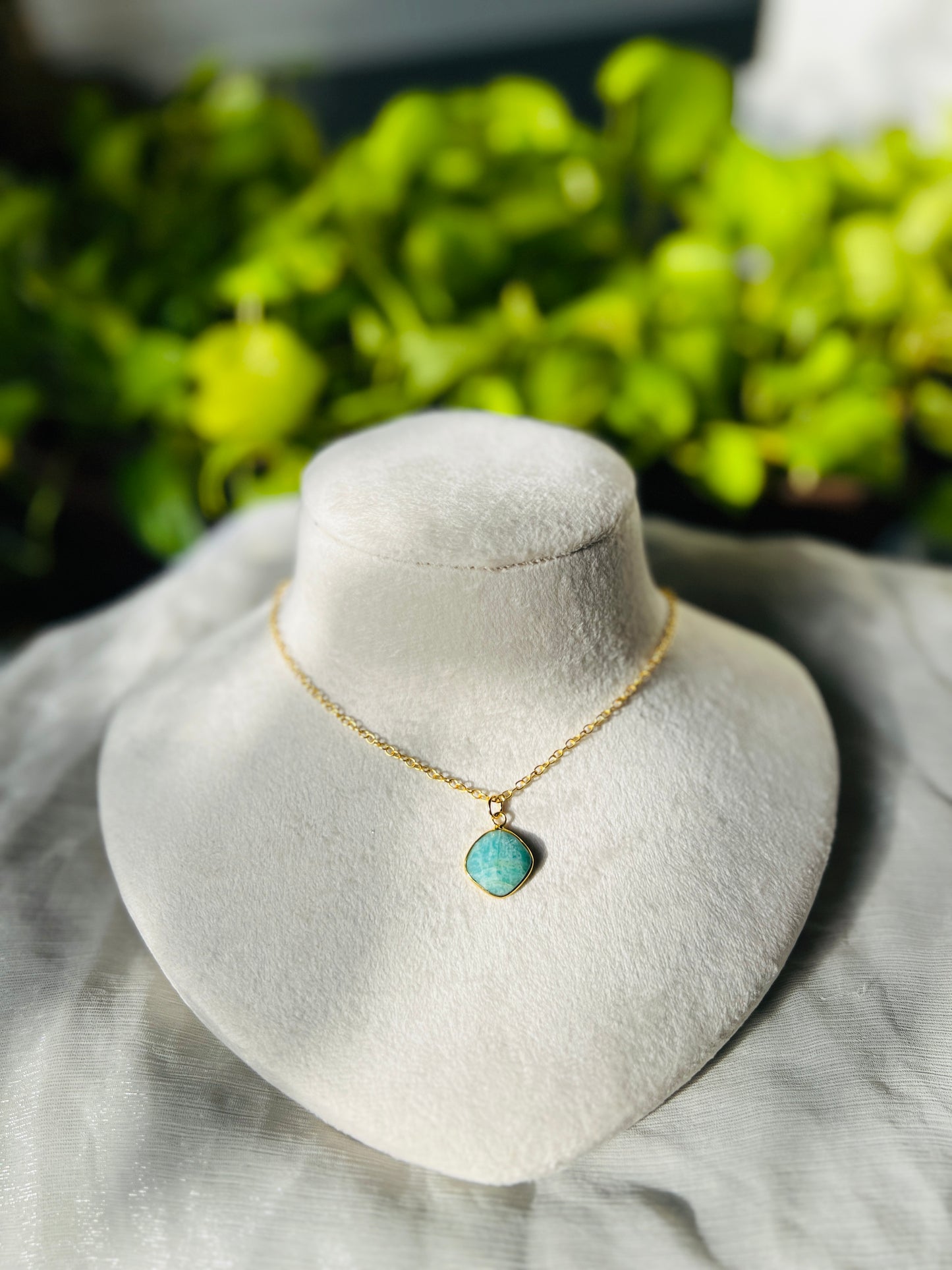 QUIENCE PENDANT STONE NECKPIECE - Neckpiece