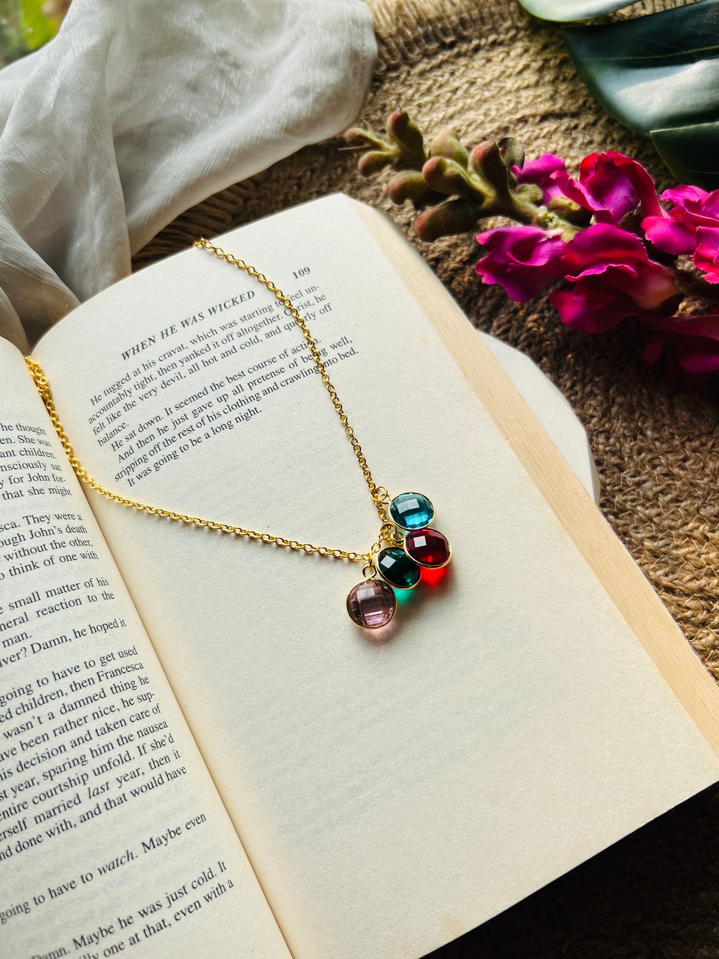 Eira Pendant Chain - Neckpiece