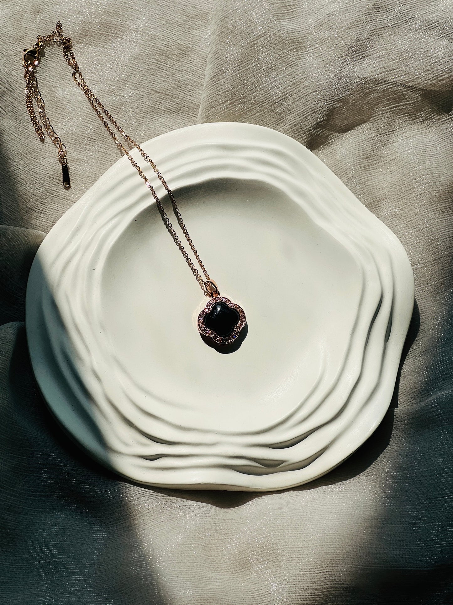 Obsidian Cloud Neckchain - Neckpiece