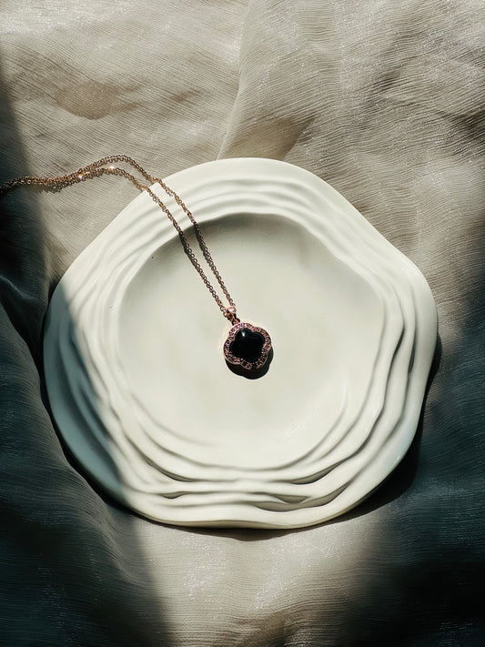 Obsidian Cloud Neckchain - Neckpiece