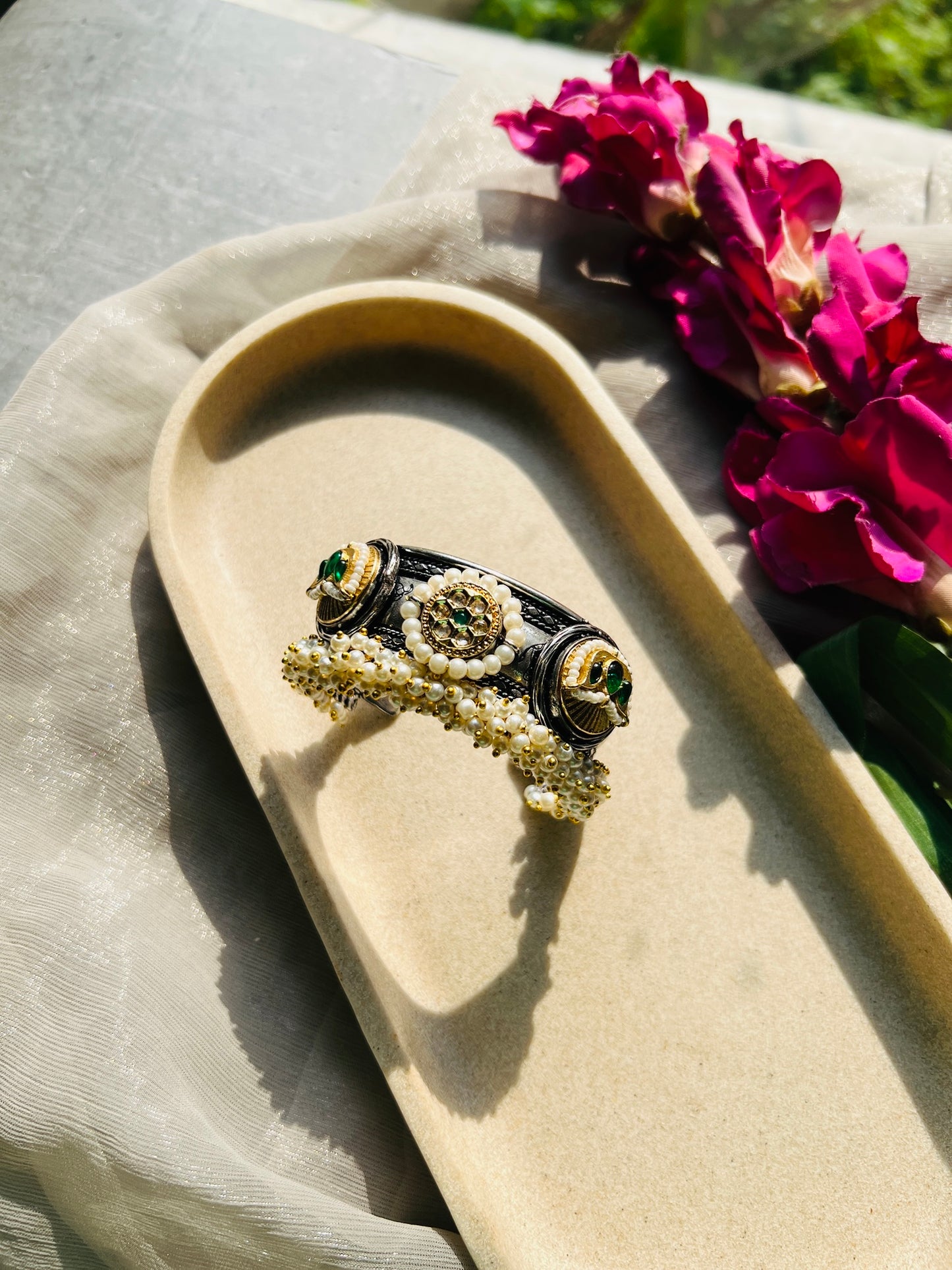 Rajvanshi Emerald Kundan Pearl Kada