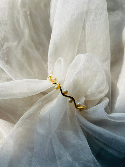 Zig zag Pearl Bangle - bangles