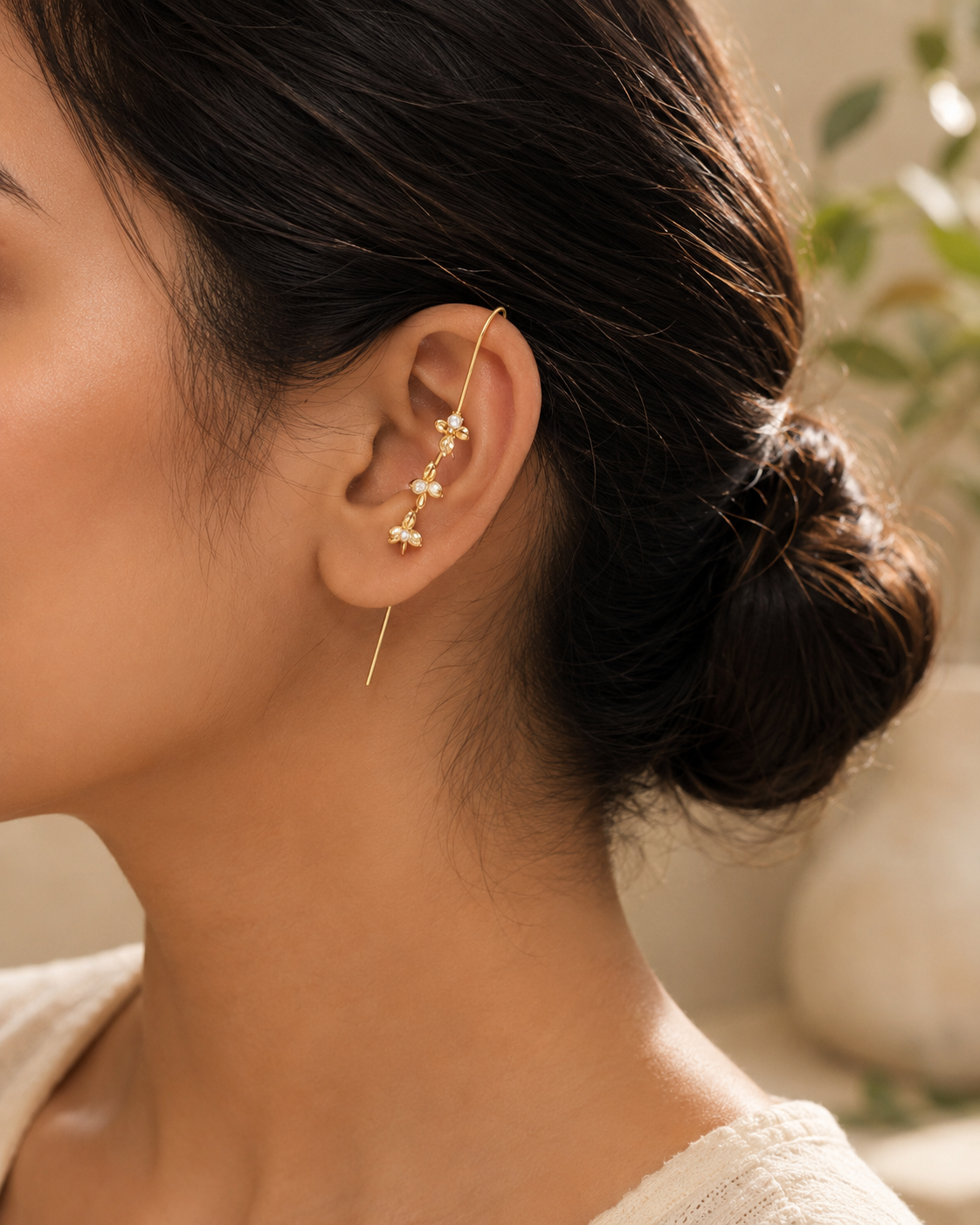 Lustre Pearl Earcuff