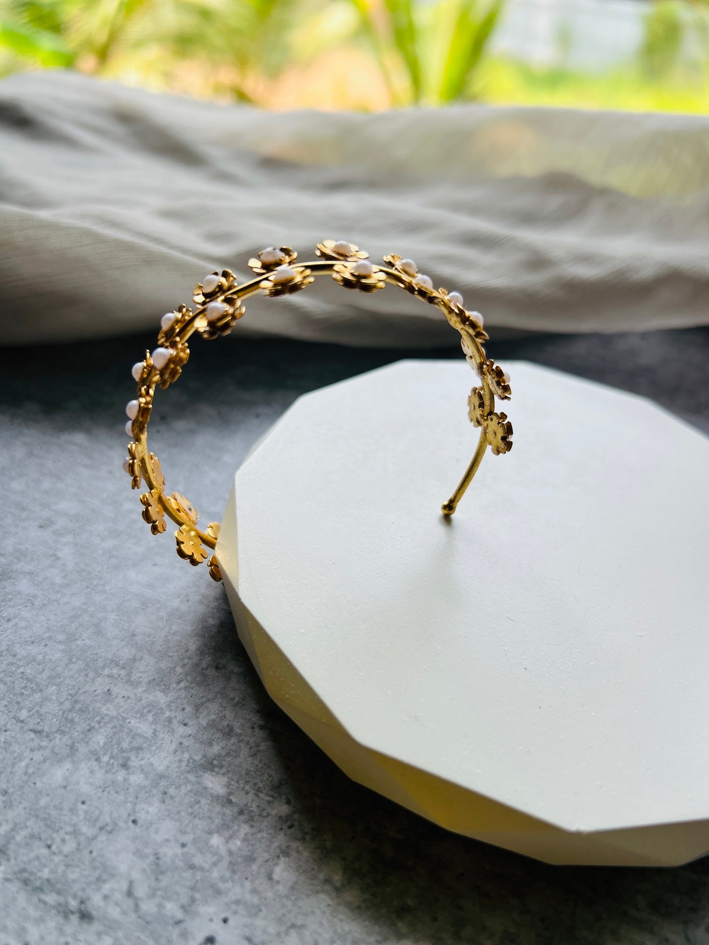 Amṛta Pushpa Valli Bangle