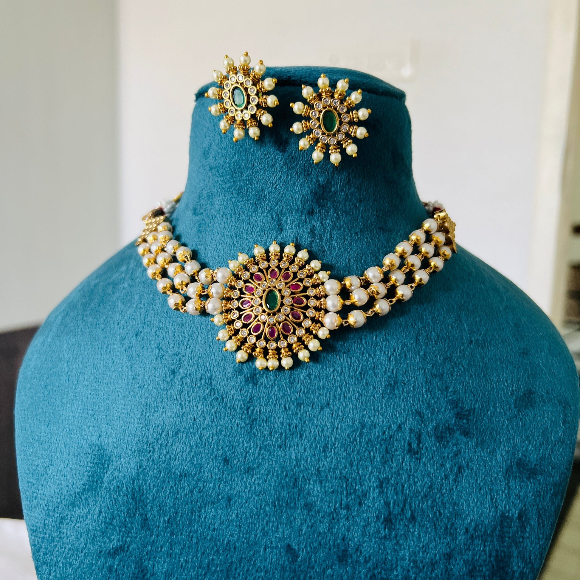 CHARNI PEARL CHOKER - Neckpiece