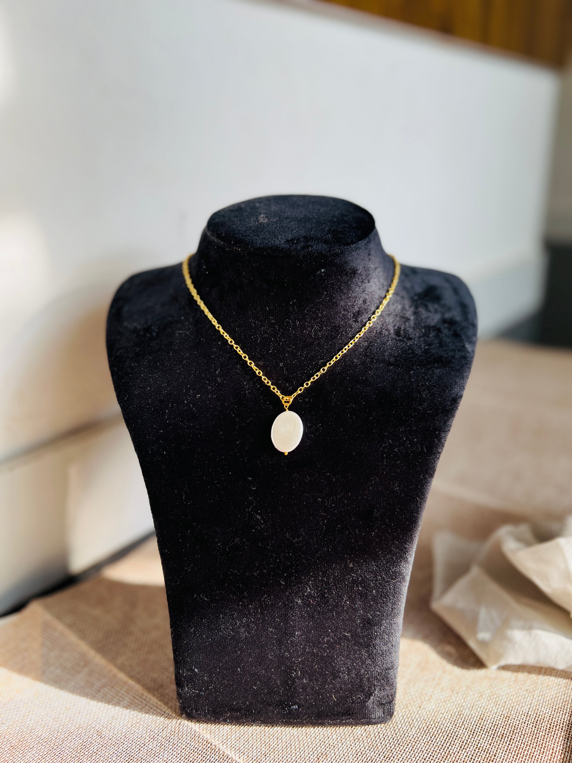 OVAL PEARL NECK CHAIN - Neckpiece