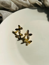 Load image into Gallery viewer, PERLA TWIN BUTTERFLY EARRING
