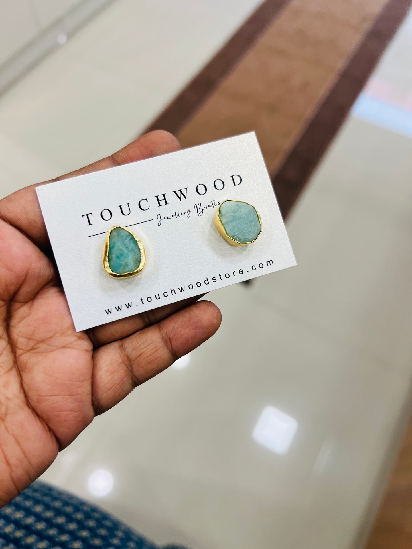 Lustre Studs