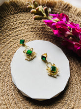 Load image into Gallery viewer, Royal Pearl Earrings
