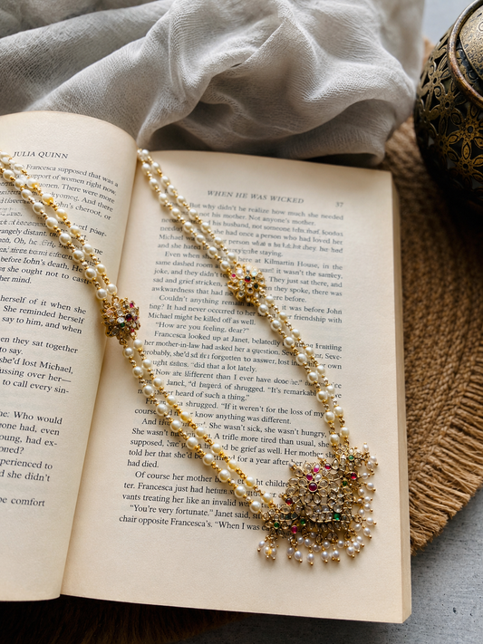 Vamika Kemp Pearl Necklace
