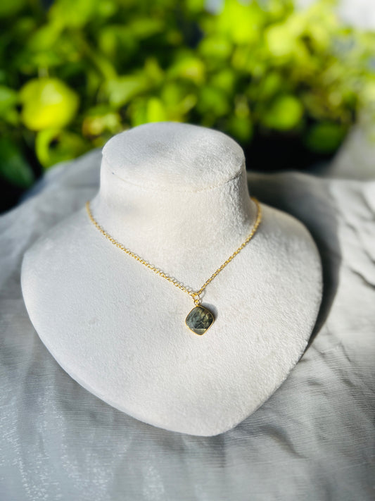MILLIE PENDANT STONE NECKPIECE - Neckpiece