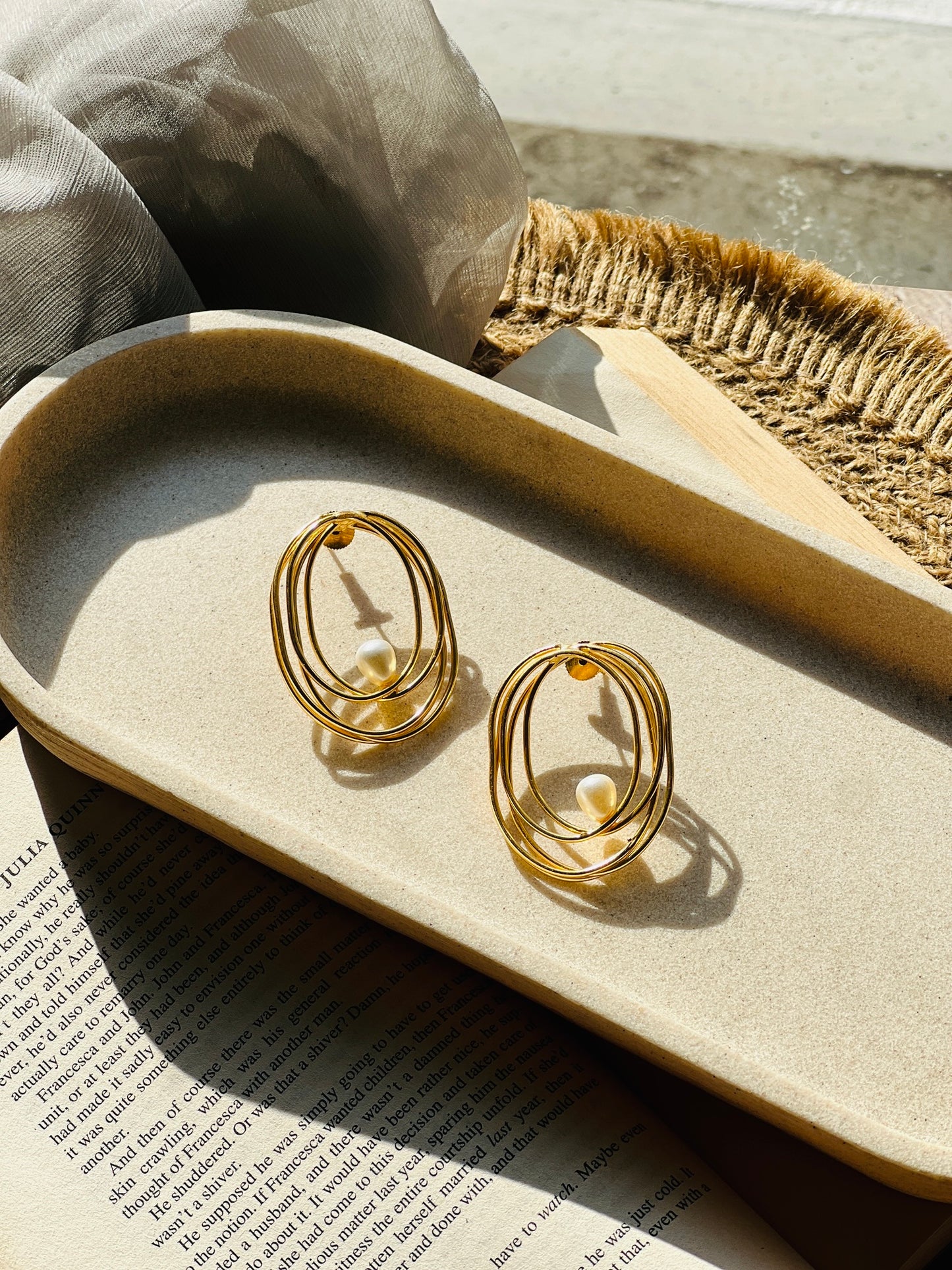 Nyan Aura Pearl Earrings