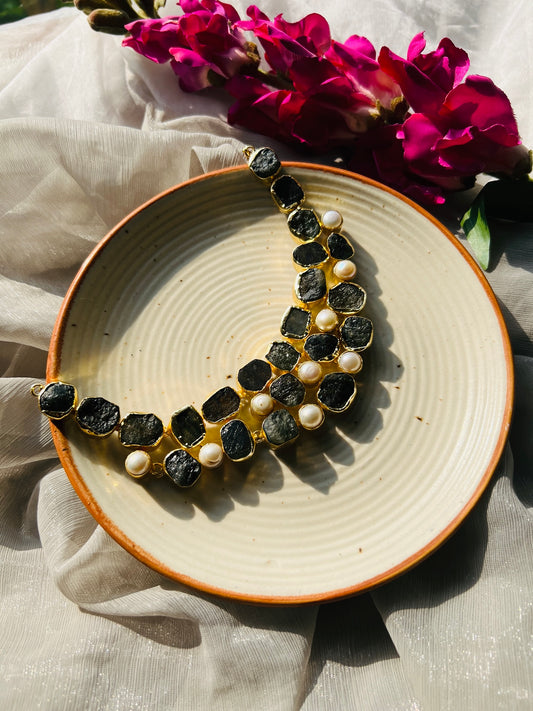 Labrodite Pearl Necklace - Neckpiece