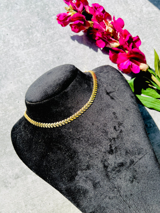 KAIRAA LEAF NECKPIECE