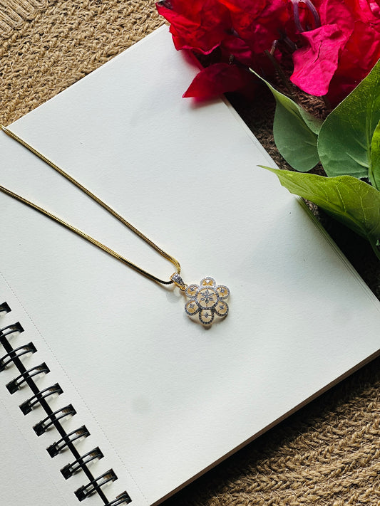 Noira Luxe Pendant Necklace