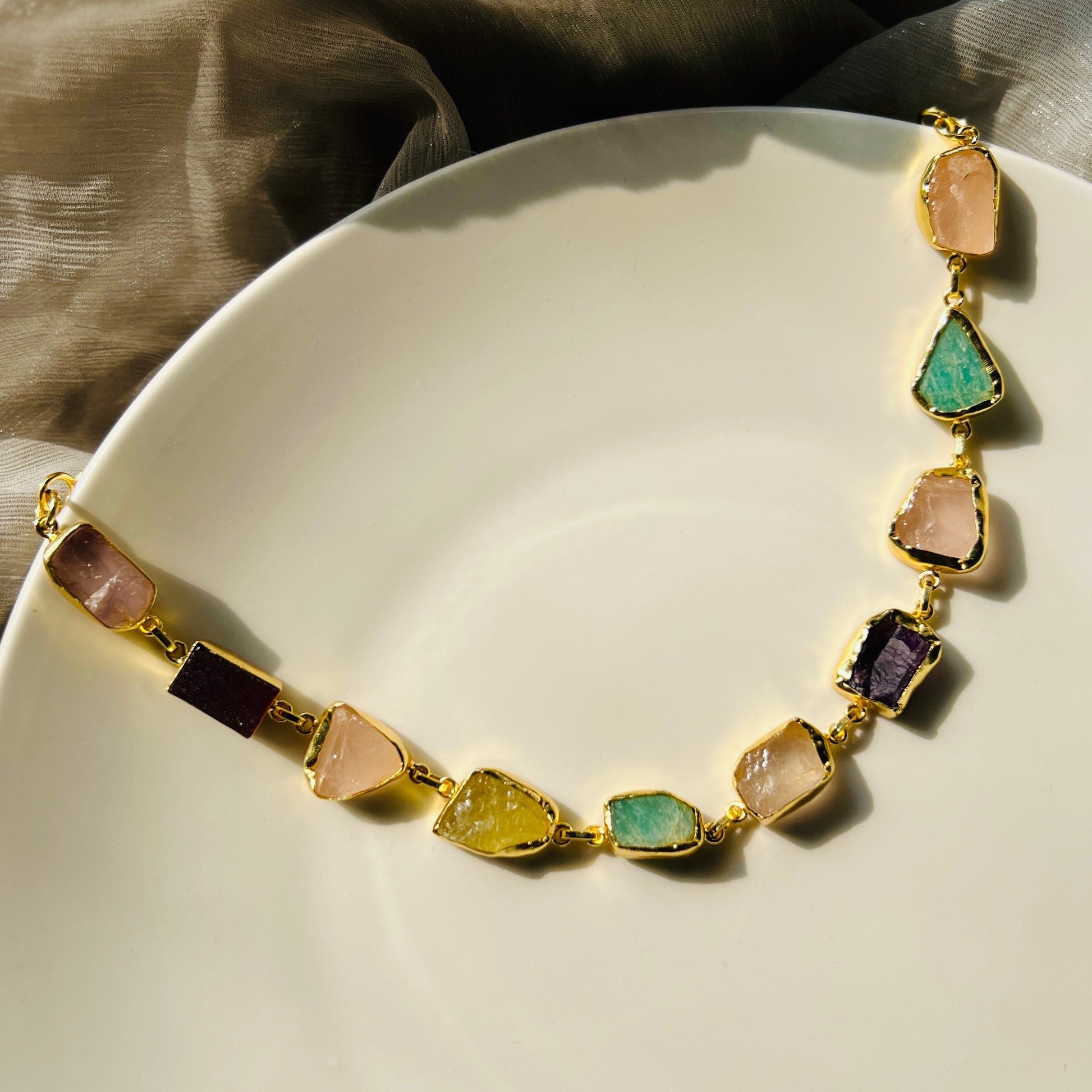 AURAA MUTI STONE NECKPIECE - Neckpiece