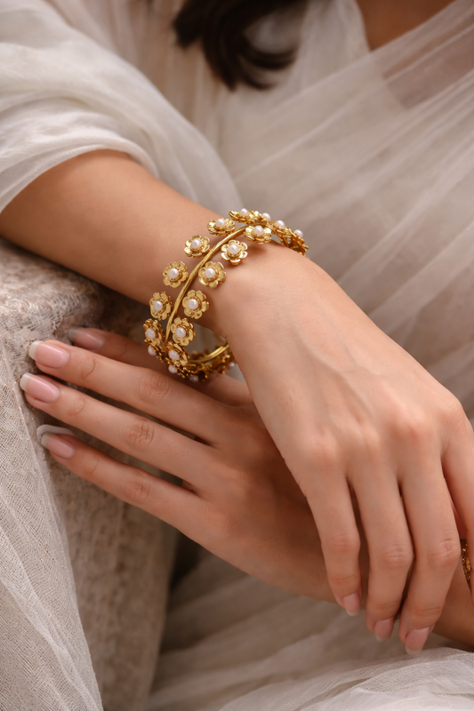 Amṛta Pushpa Valli Bangle