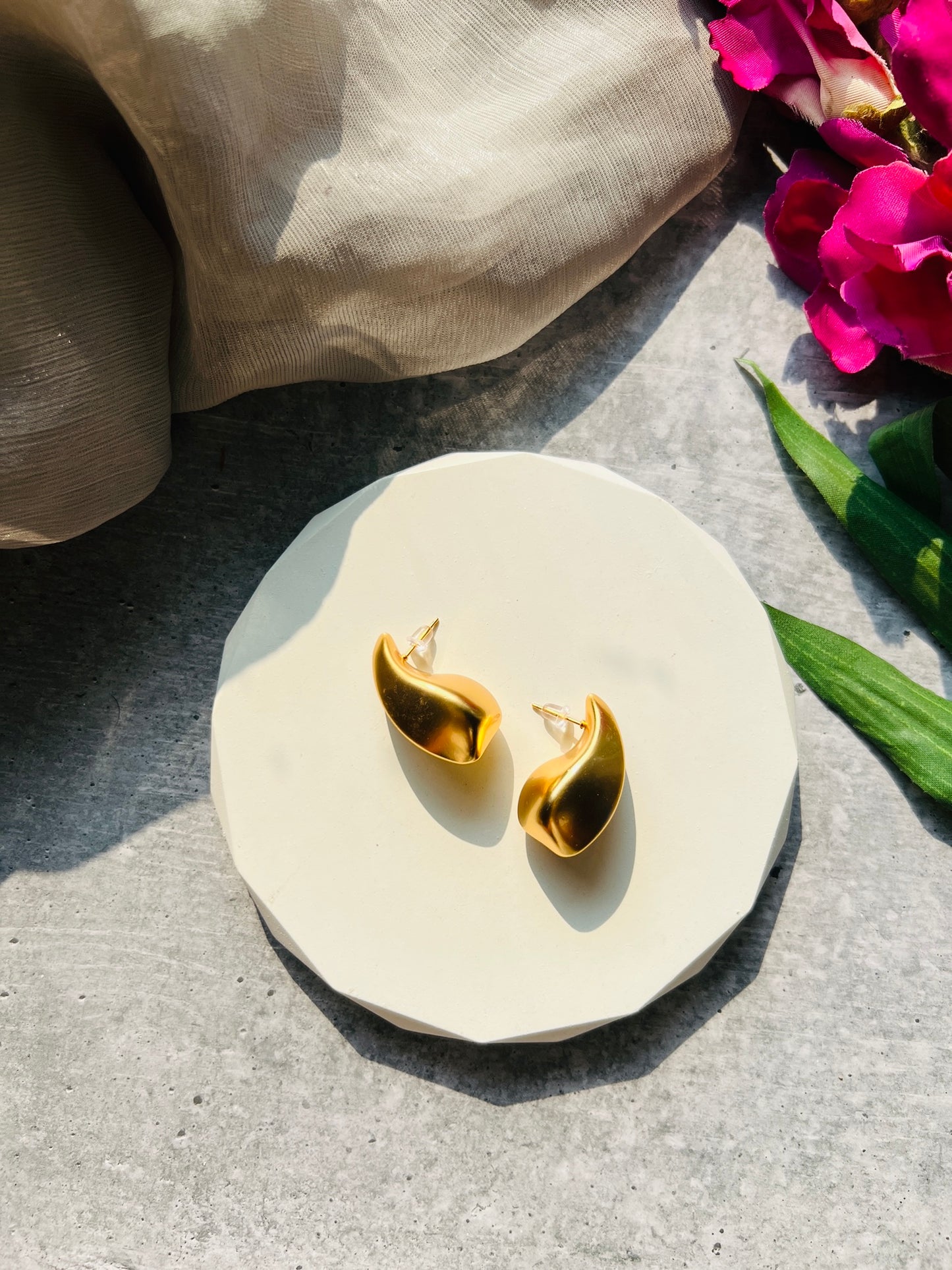 Golden Wave Sculpt Studs