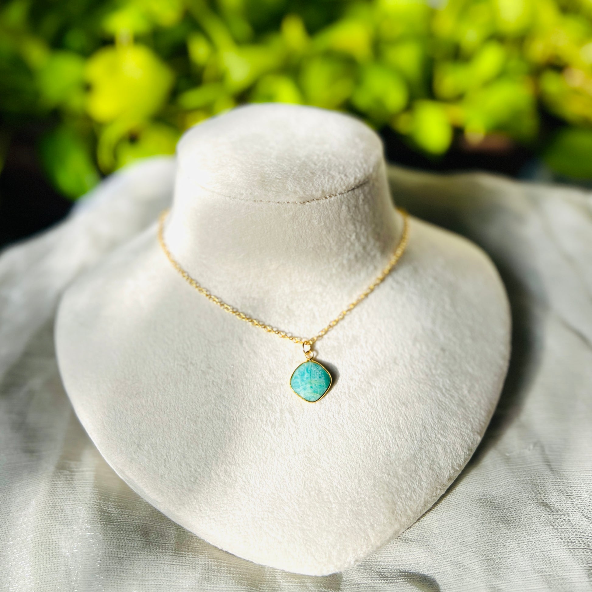 QUIENCE PENDANT STONE NECKPIECE - Neckpiece