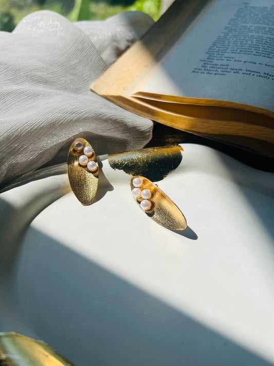 Elara Pearl Studs