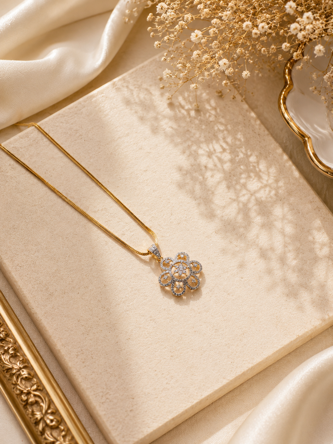 Noira Luxe Pendant Necklace