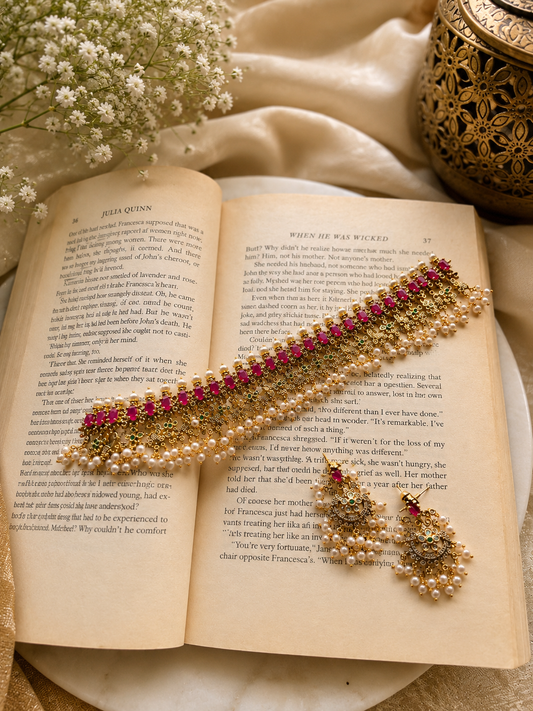 Gulrukh Kemp Pearl Choker