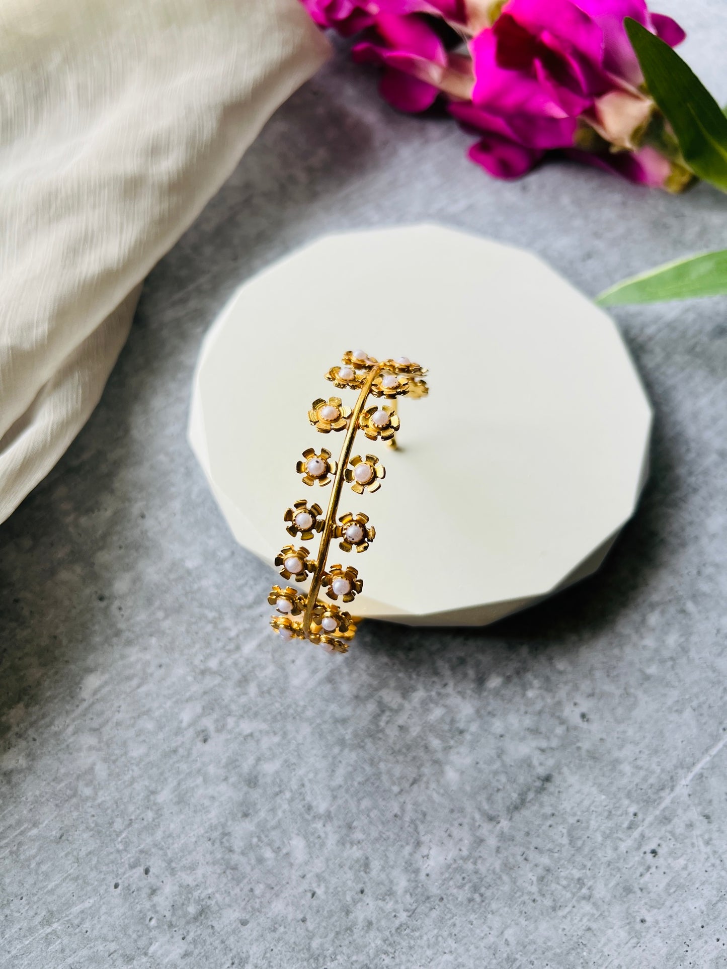 Amṛta Pushpa Valli Bangle