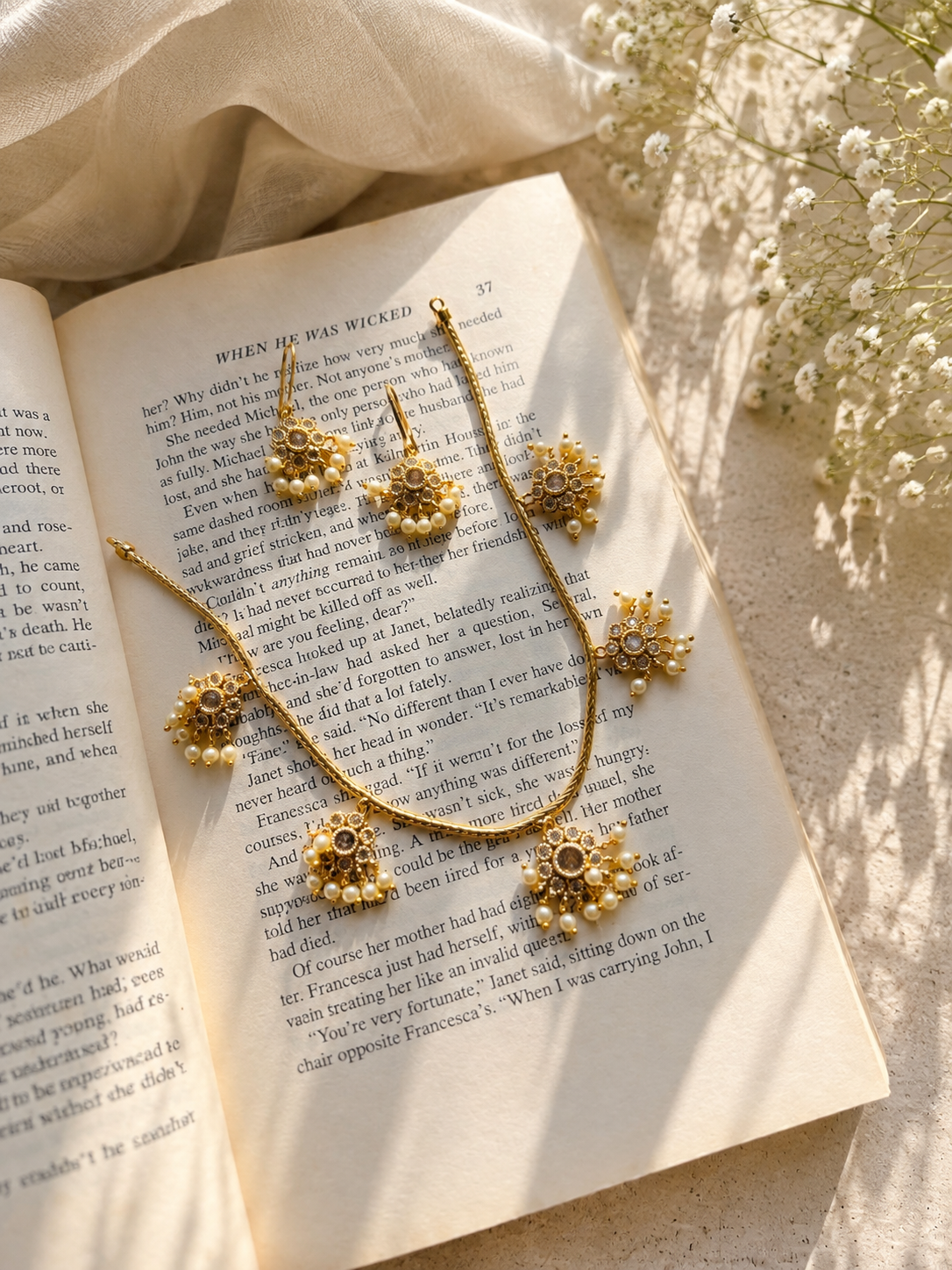 Aadhira Kemp Pearl Necklace Set
