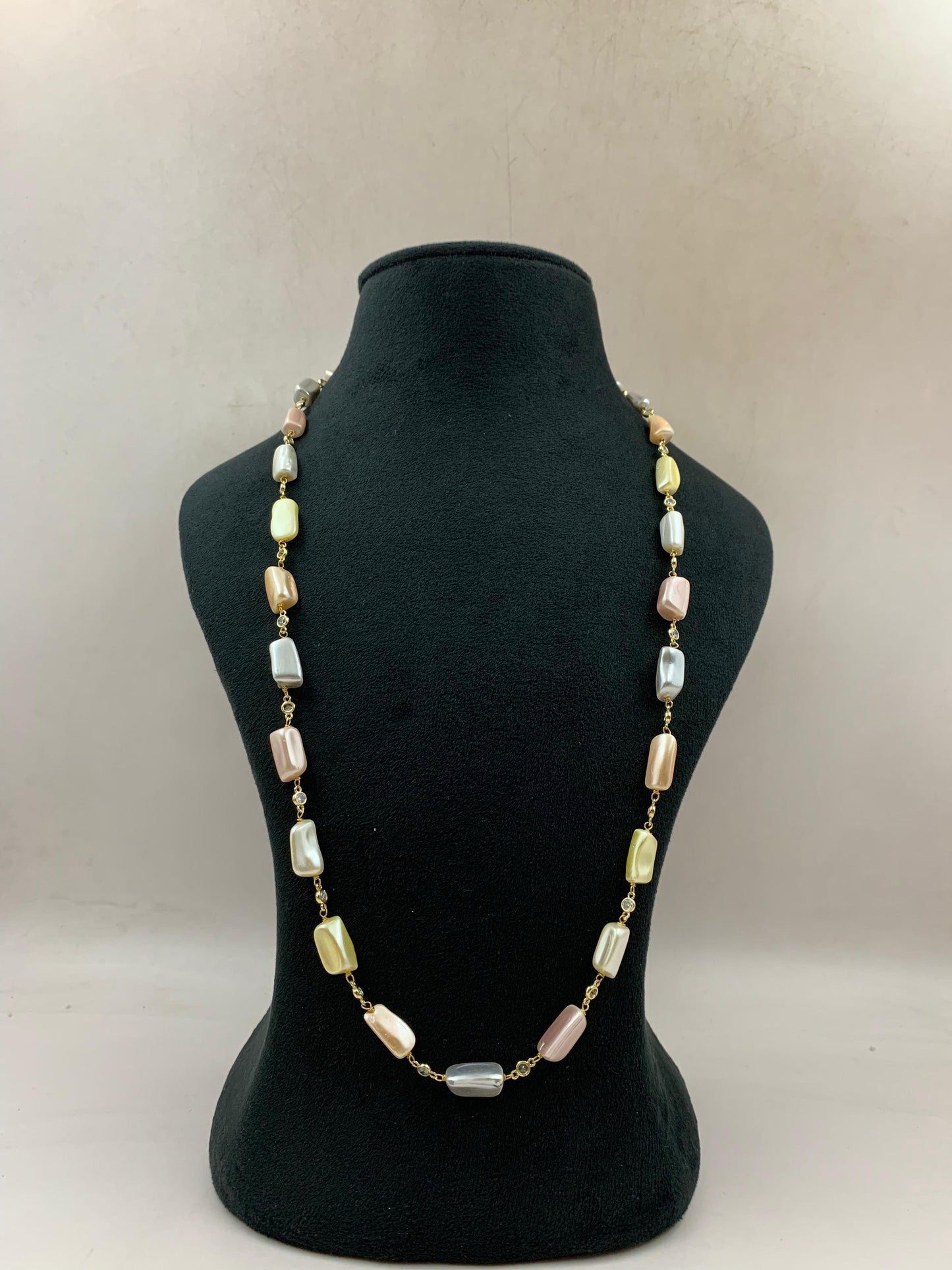 Varnika Pearl Necklace