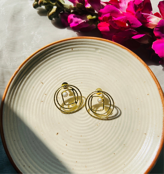 Pearl coil Stud - Earrings
